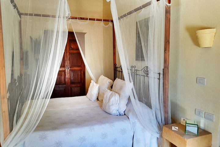 Room 10 of 61