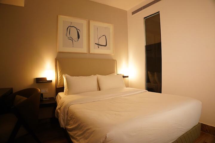 Room 33 of 89