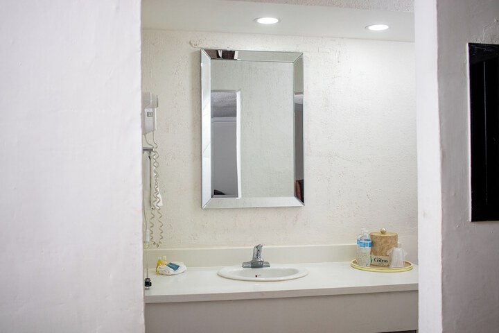 Room 18 of 28
