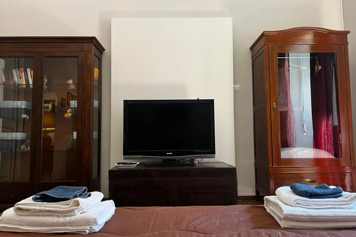 Room 4 of 12