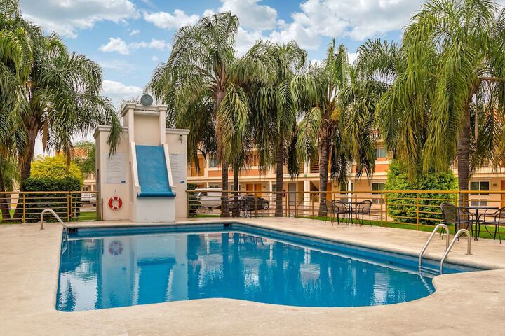 Pool 30 of 60