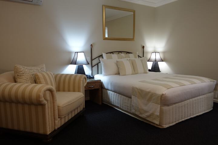 Room 5 of 61