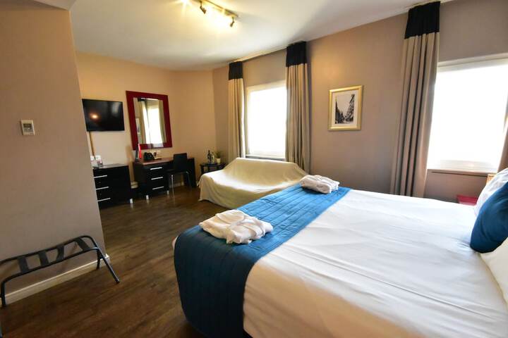 Room 106 of 182