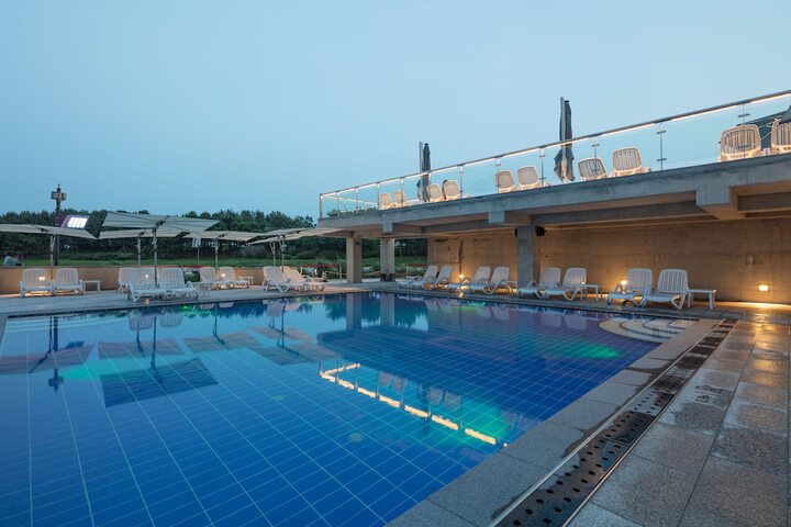 Pool 66 of 161