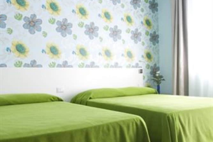Room 12 of 21