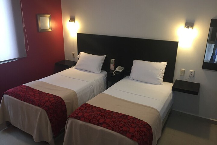 Room 11 of 40