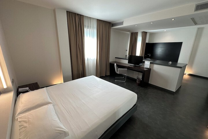 Room 18 of 132