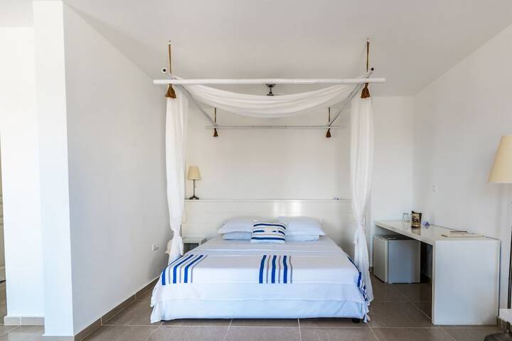 Room 3 of 60