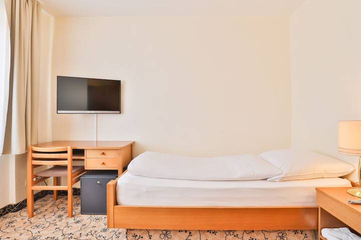 Room 9 of 31