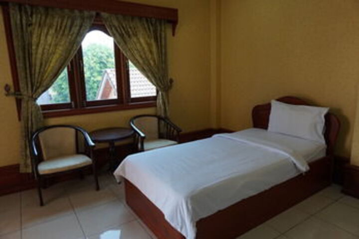Room 15 of 27