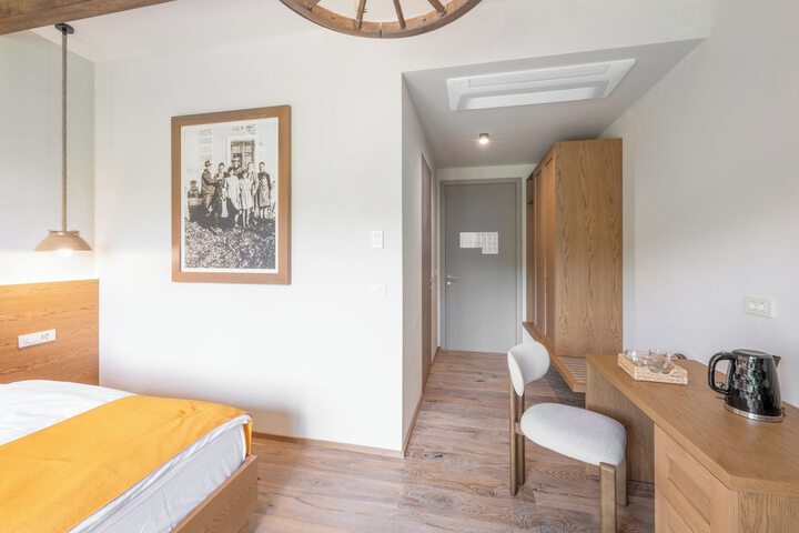 Room 10 of 76