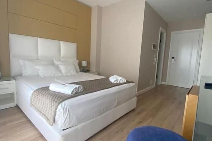 Room 4 of 41