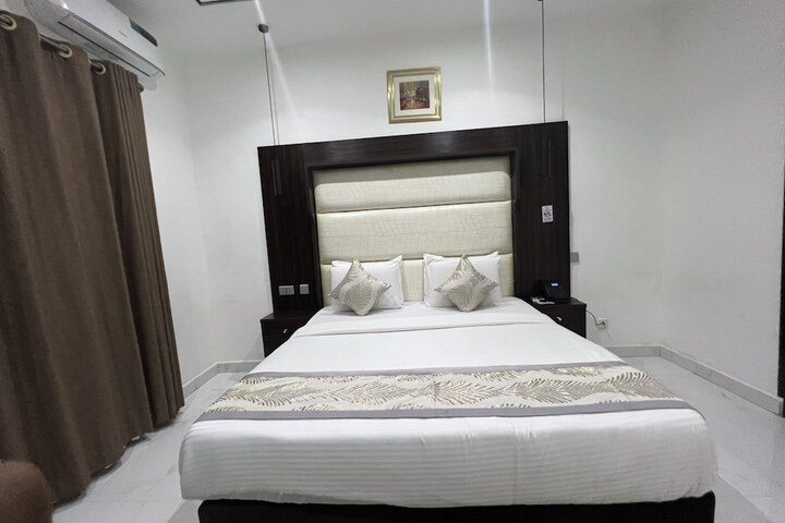 Room 46 of 100