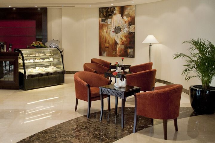 Lounge 29 of 35
