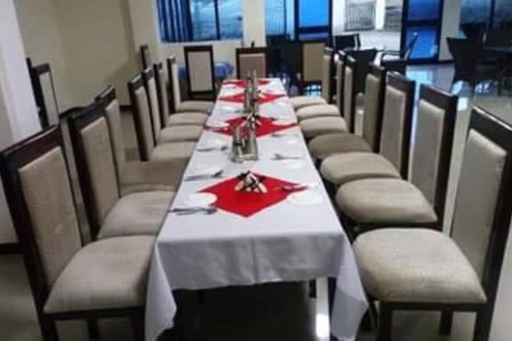Dining 10 of 18