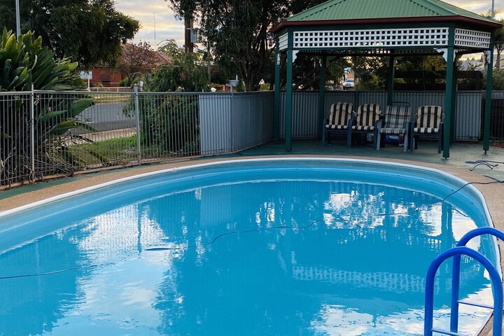 Pool 22 of 31