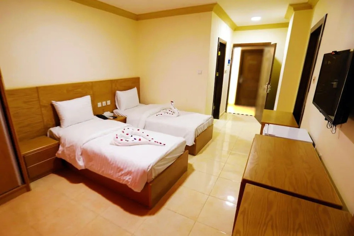 Room 5 of 16