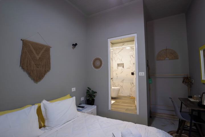 Room 32 of 90