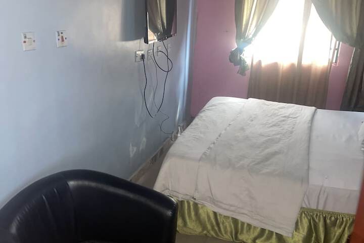 Room 4 of 7