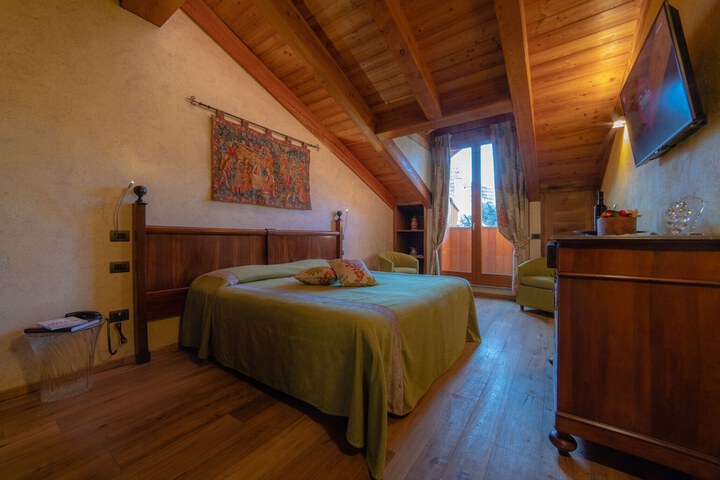 Room 6 of 34