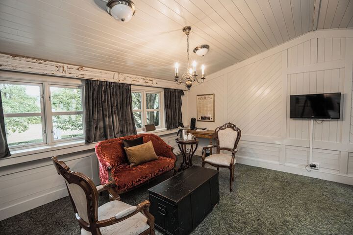Room 15 of 28
