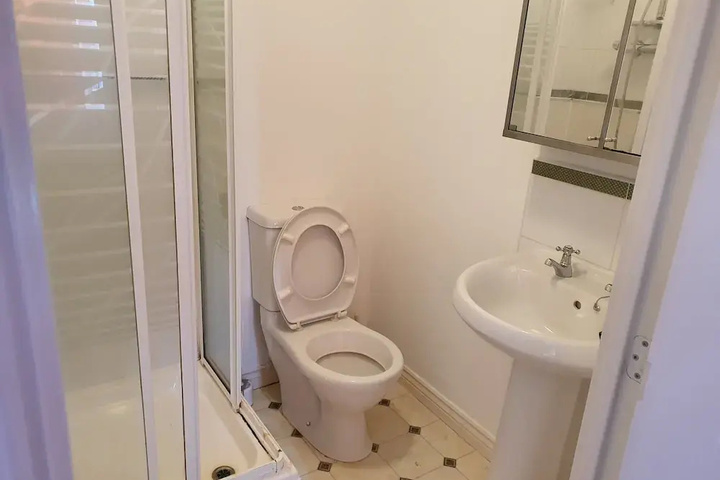 Room 8 of 12