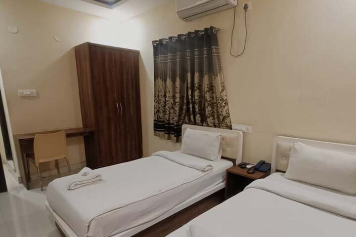 Room 12 of 23