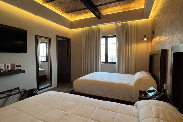 Room 52 of 81