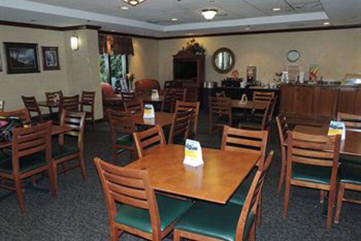 Dining 18 of 18