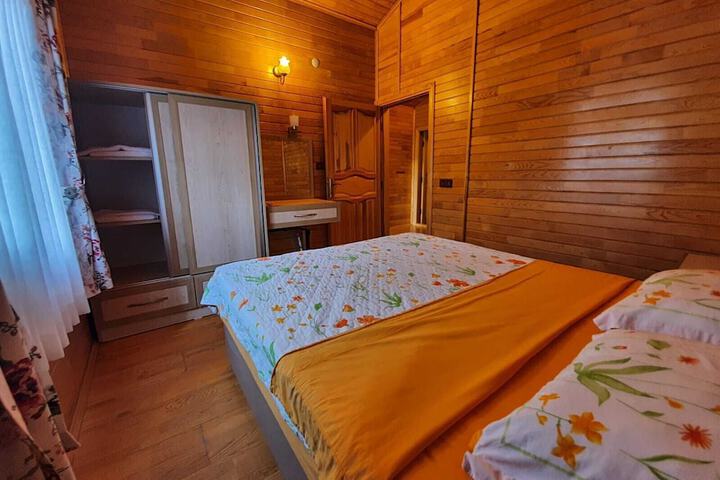 Room 13 of 80