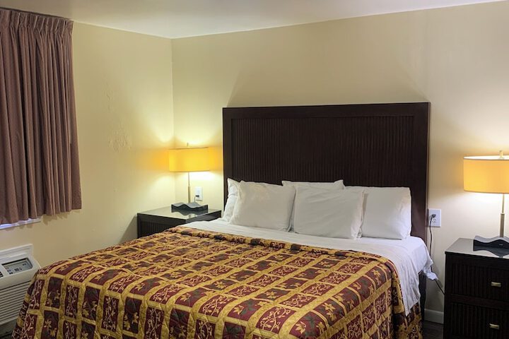 Room 6 of 15
