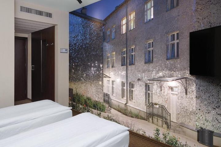 Room 10 of 51