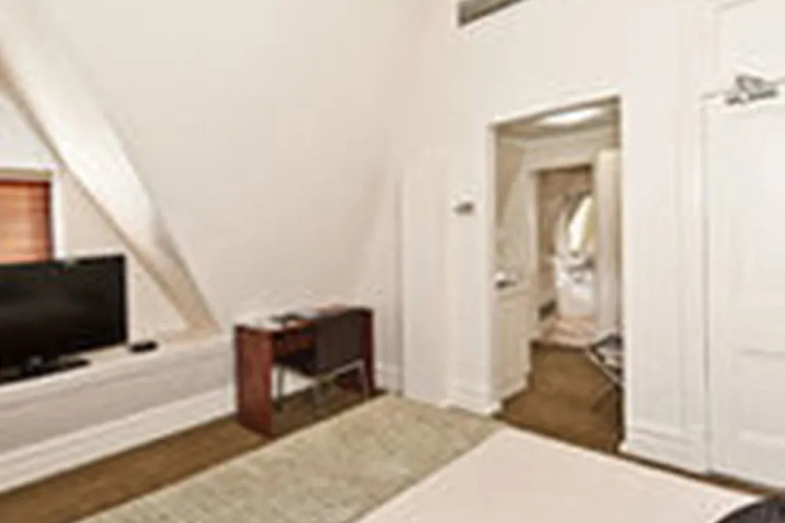 Room 3 of 40