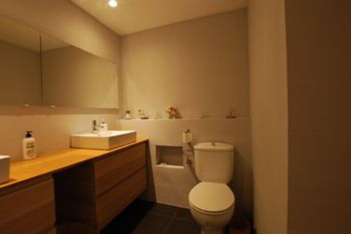 Room 5 of 32