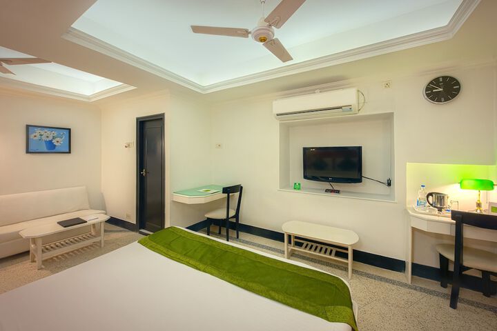 Room 11 of 36
