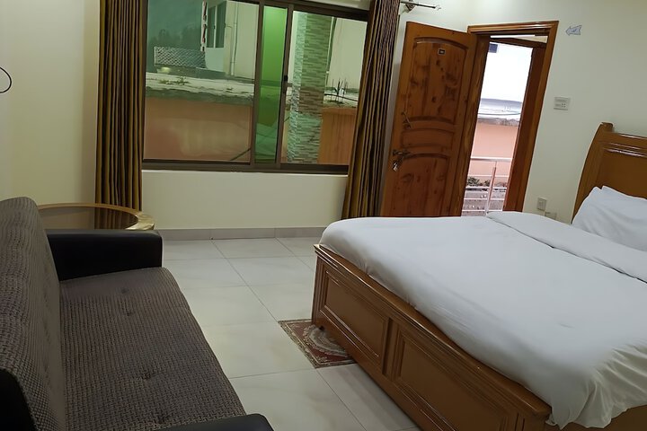 Room 6 of 11