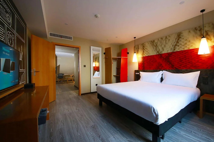 Room 5 of 20