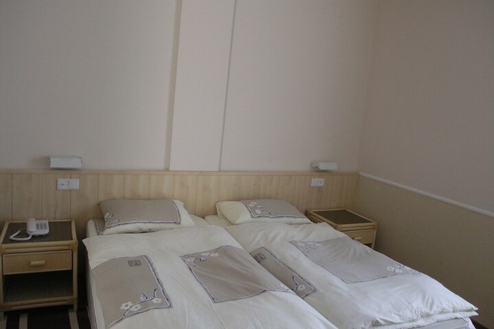 Room 9 of 31