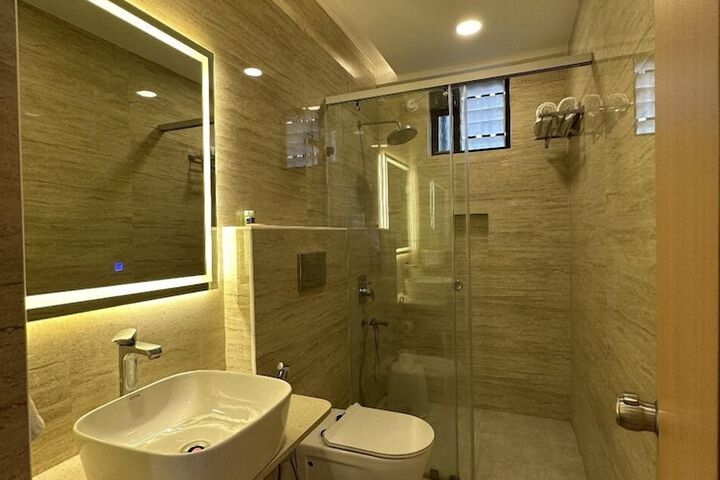 Room 25 of 29