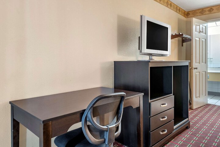 Upgrade King Bed (3 of 14)
