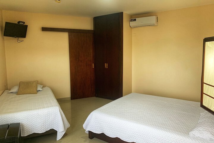 Room 9 of 32
