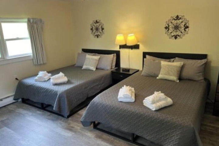 Comfort Room 1 Queen Bed (6 of 15)