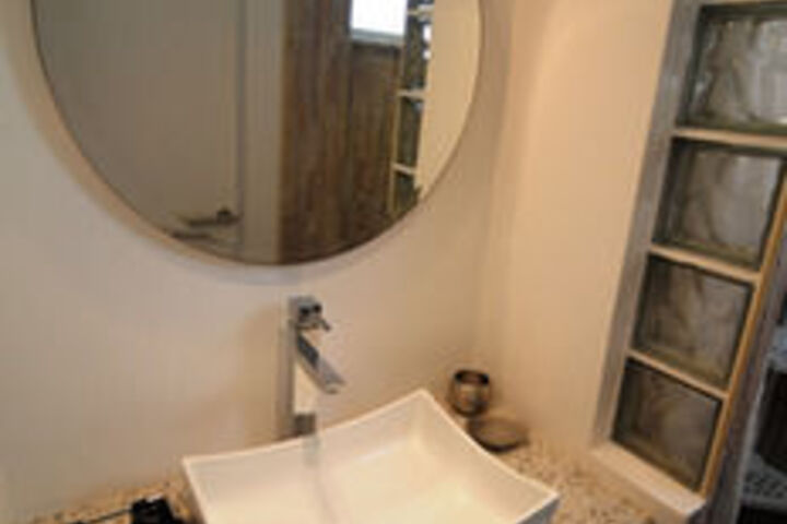 Room 6 of 27