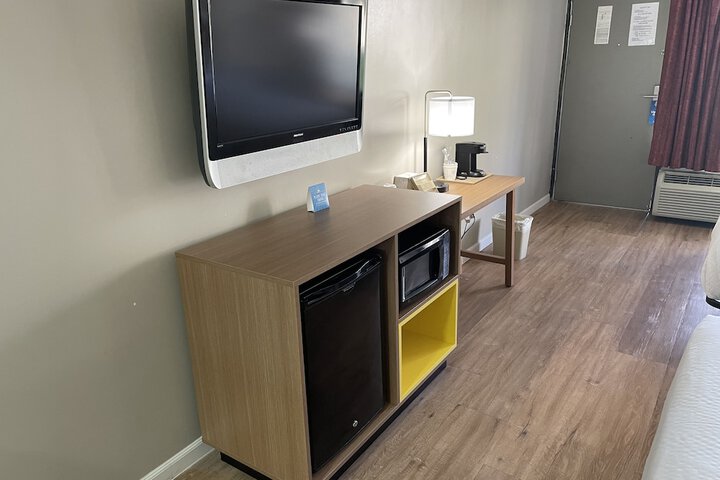 2 Queen Beds (10 of 18)