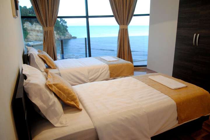 Room 15 of 80