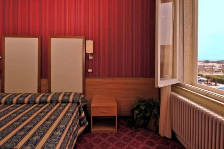 Room 9 of 78