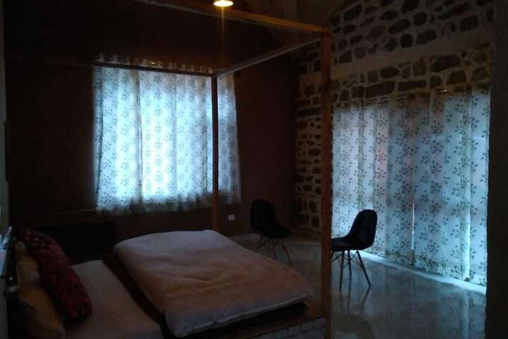 Room 17 of 31