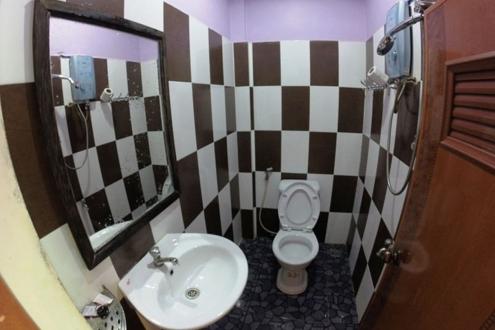 Room 14 of 37