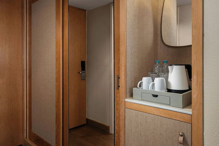 Room 48 of 185
