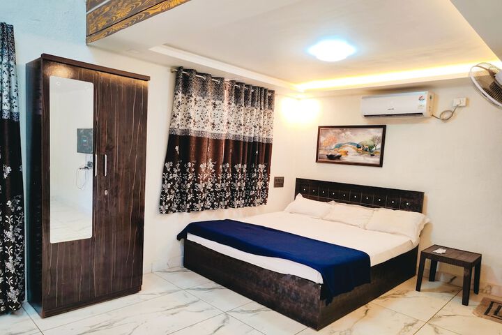 Room 3 of 18